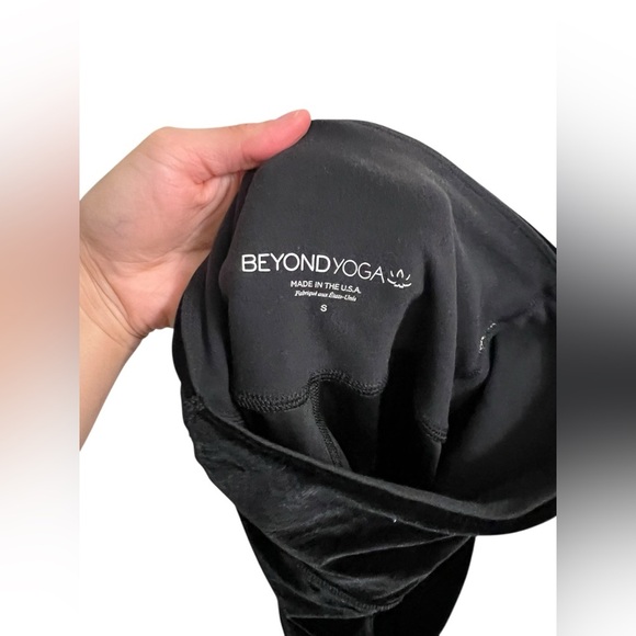 Beyond Yoga Velvet Set Top + Leggings - Picture 9 of 10